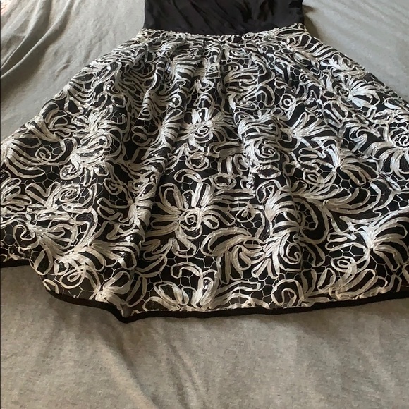 Black dress with pattern - Picture 2 of 5